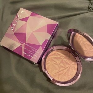 Becca Highlighter in Lilac Geode